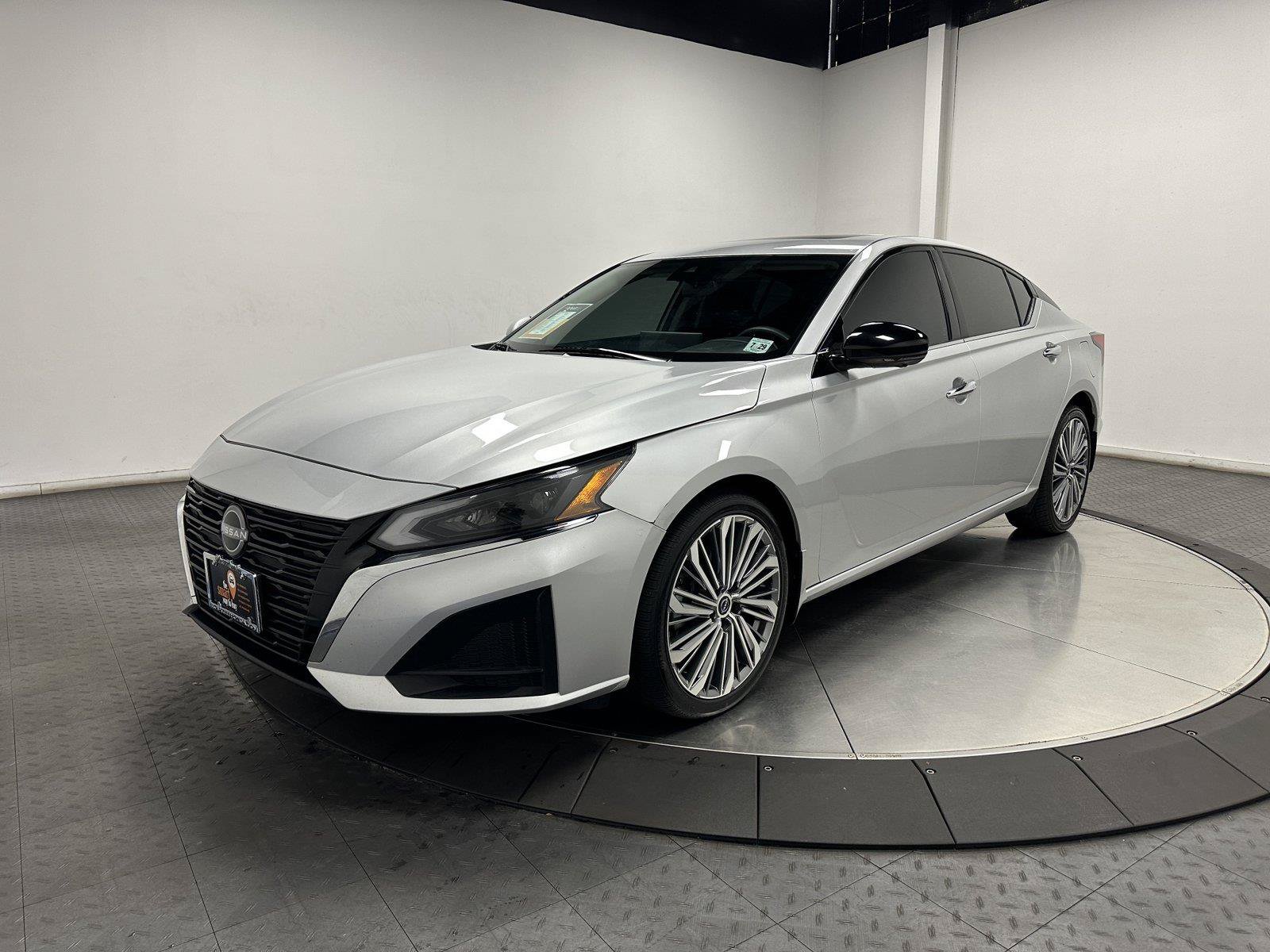 Used 2024 Nissan Altima 2.5 SL AWD/4WD image 1
