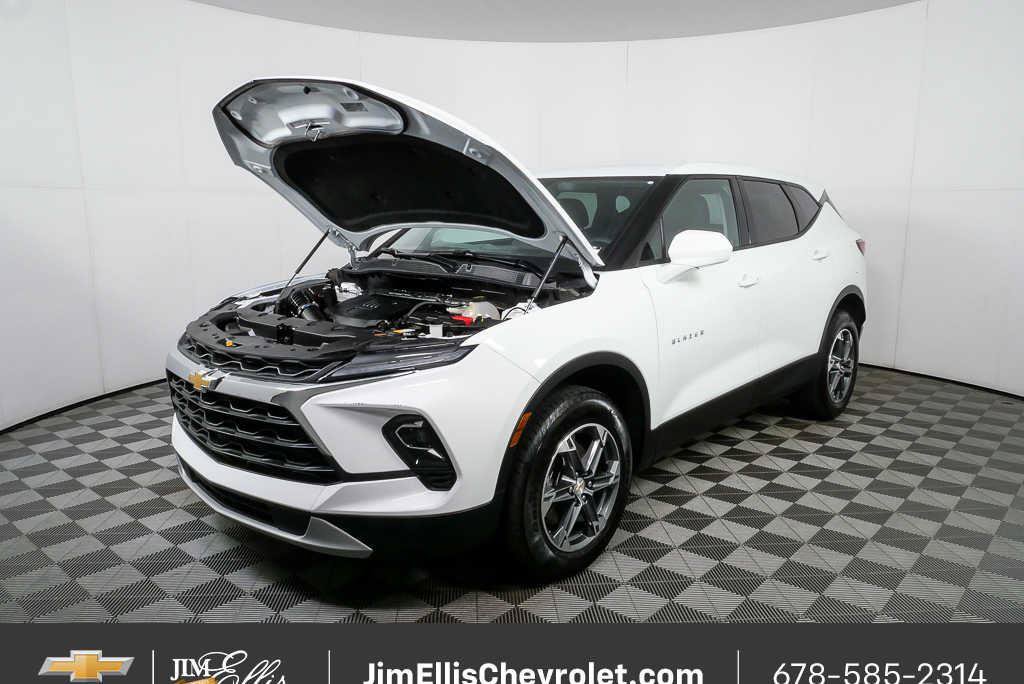 Certified 2025 Chevrolet Blazer LT FWD image 30