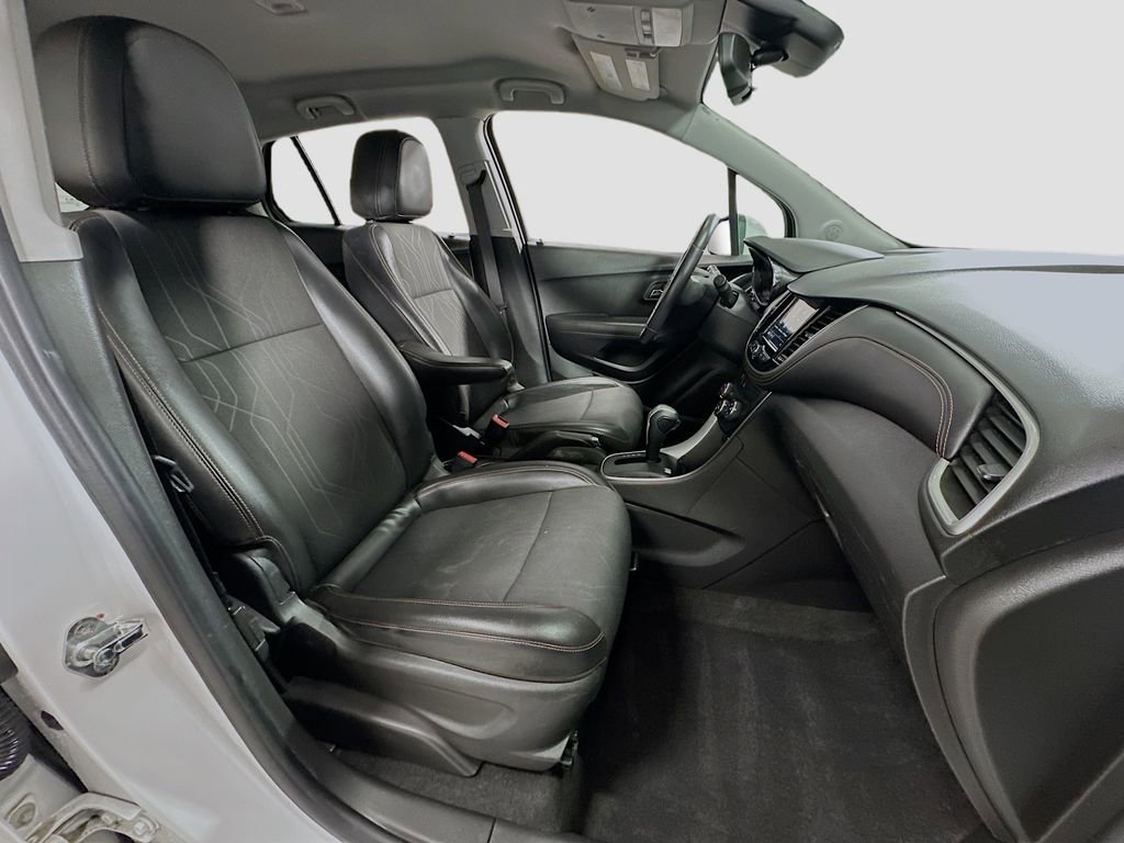 Used 2018 Chevrolet Trax LT w/ LT Convenience Package image 28