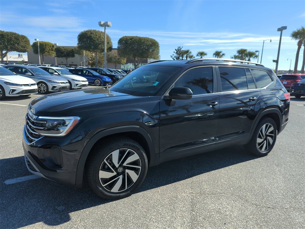 Used 2025 Volkswagen Atlas SE image 13