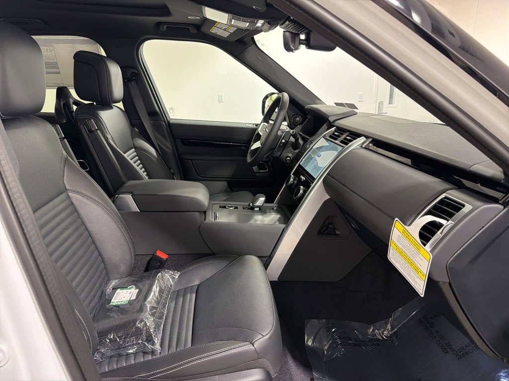 New 2025 Land Rover Discovery S image 25