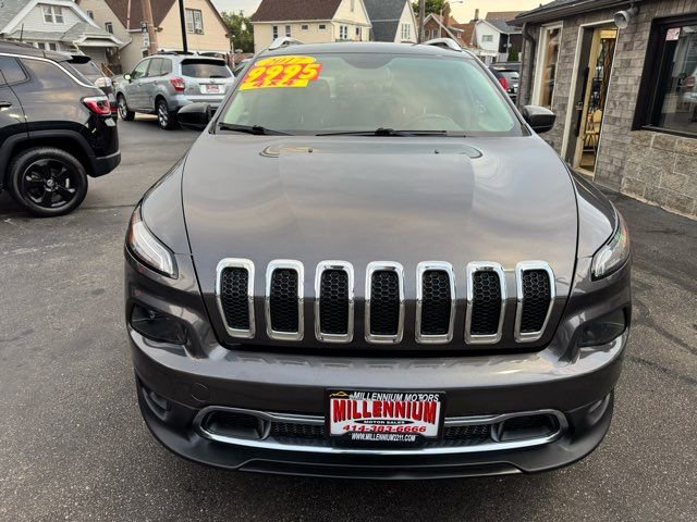 Used 2017 Jeep Cherokee Latitude w/ True North Edition image 2