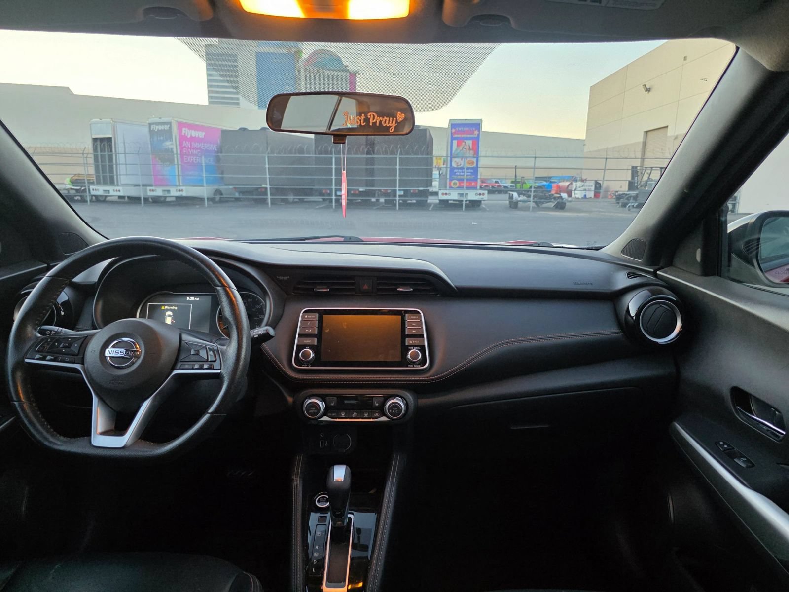 Used 2019 Nissan Kicks SR w/ SR Premium Package FWD image 12