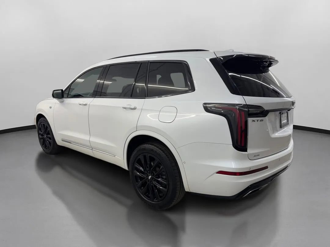 Used 2021 Cadillac XT6 Sport w/ LPO, ONYX Package image 7