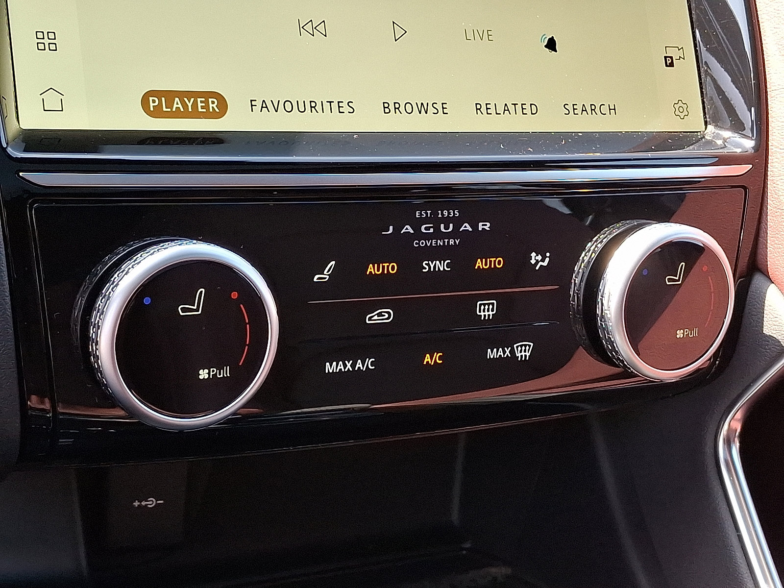 Certified 2024 Jaguar E-PACE R-Dynamic SE image 25