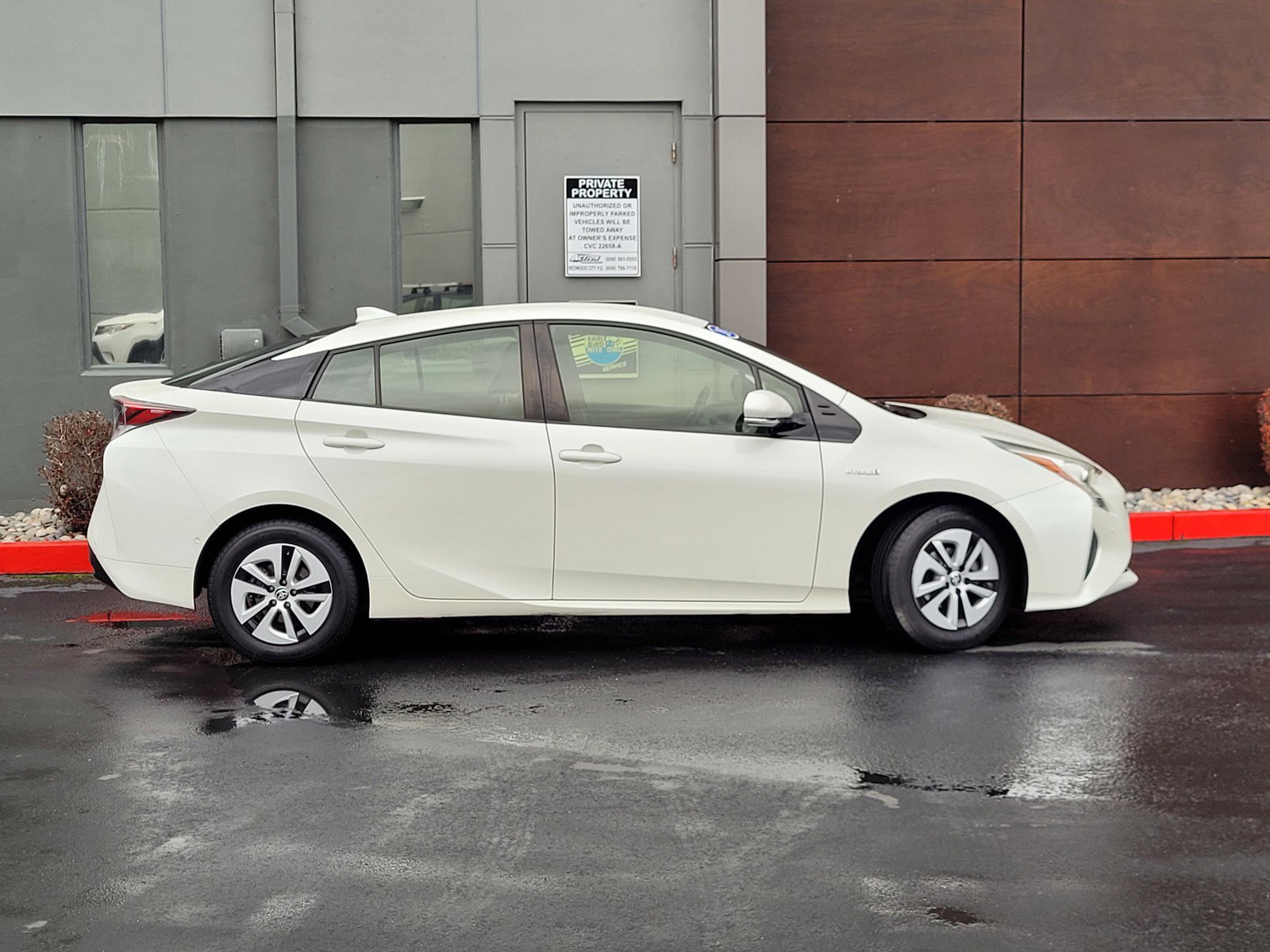 Used 2017 Toyota Prius Two image 3