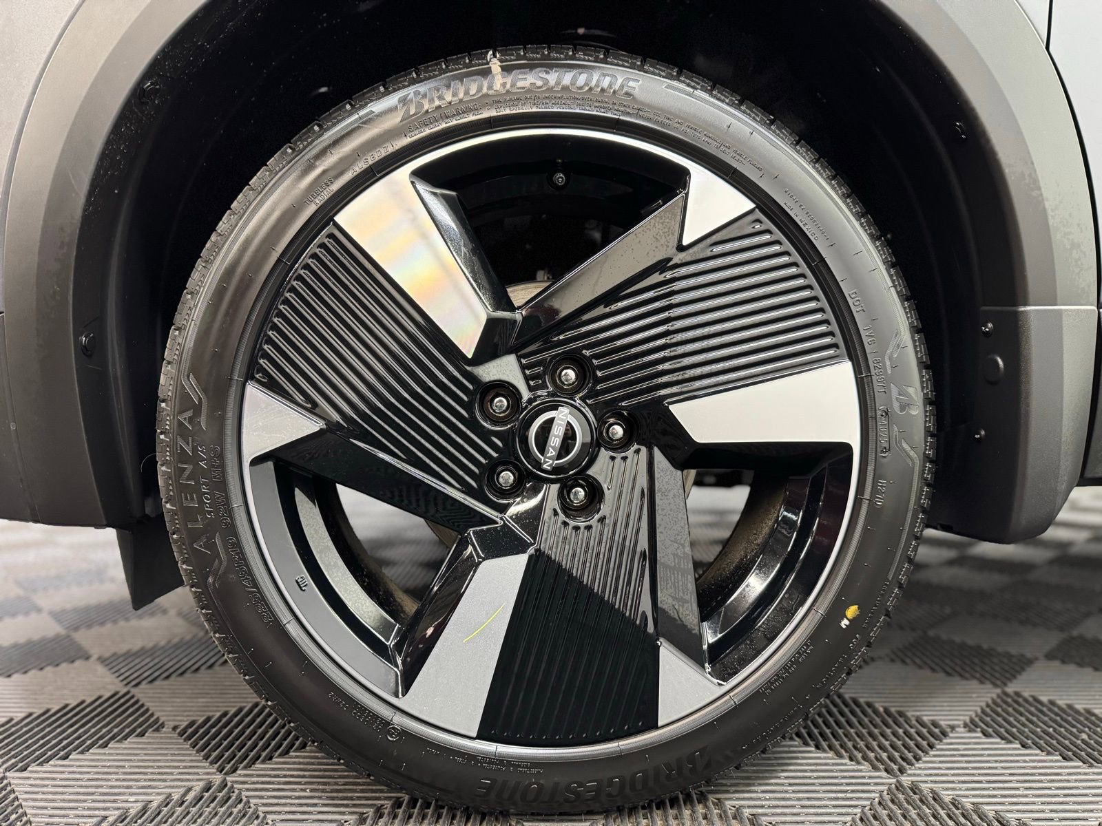 New 2026 Nissan Kicks SR w/ Cold Weather Package image 7