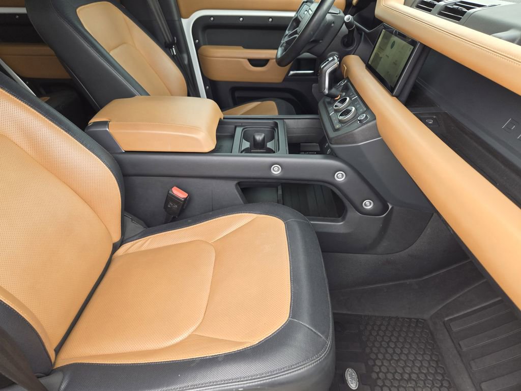 Used 2024 Land Rover Defender 110 X-Dynamic SE AWD/4WD image 9