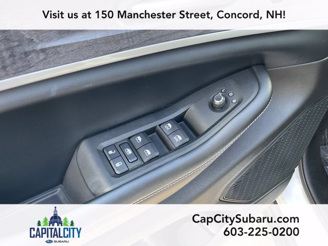 Used 2023 Jeep Grand Cherokee Limited AWD/4WD image 12
