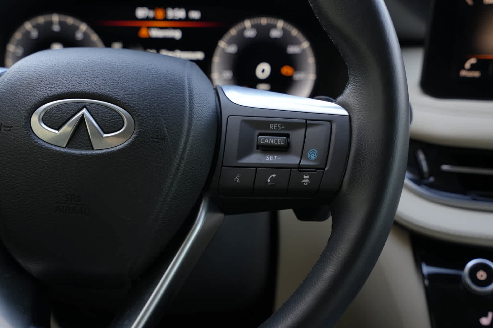 Used 2023 INFINITI QX60 Luxe w/ Cargo Package AWD/4WD image 10