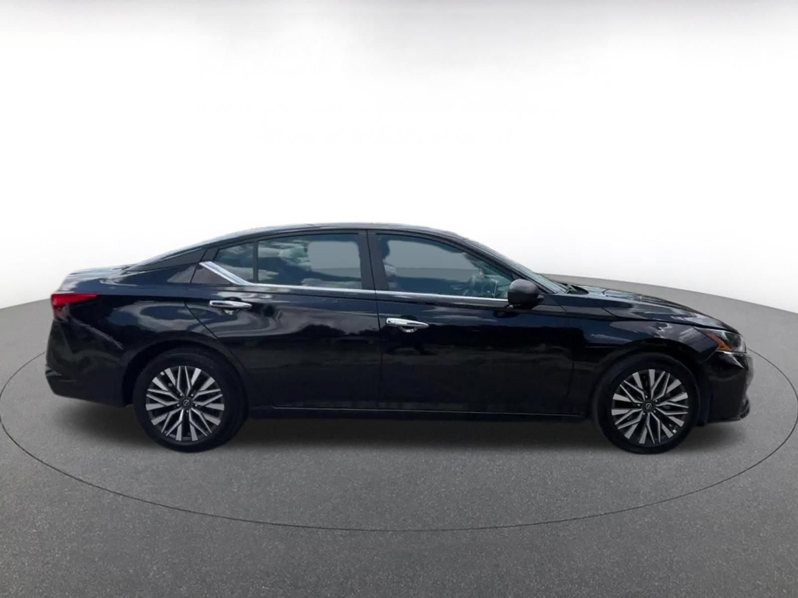 Used 2025 Nissan Altima 2.5 SV FWD image 16