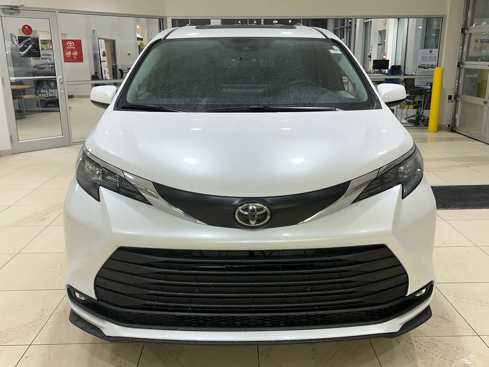 New 2026 Toyota Sienna XLE image 2