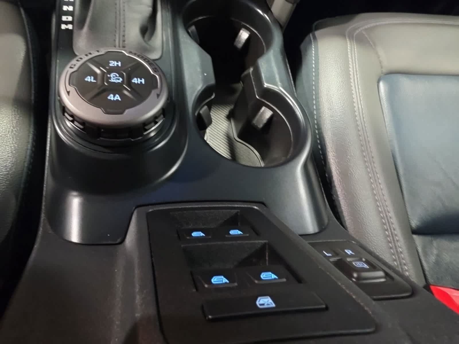 Used 2024 Ford Bronco Outer Banks w/ Sasquatch Package AWD/4WD image 27