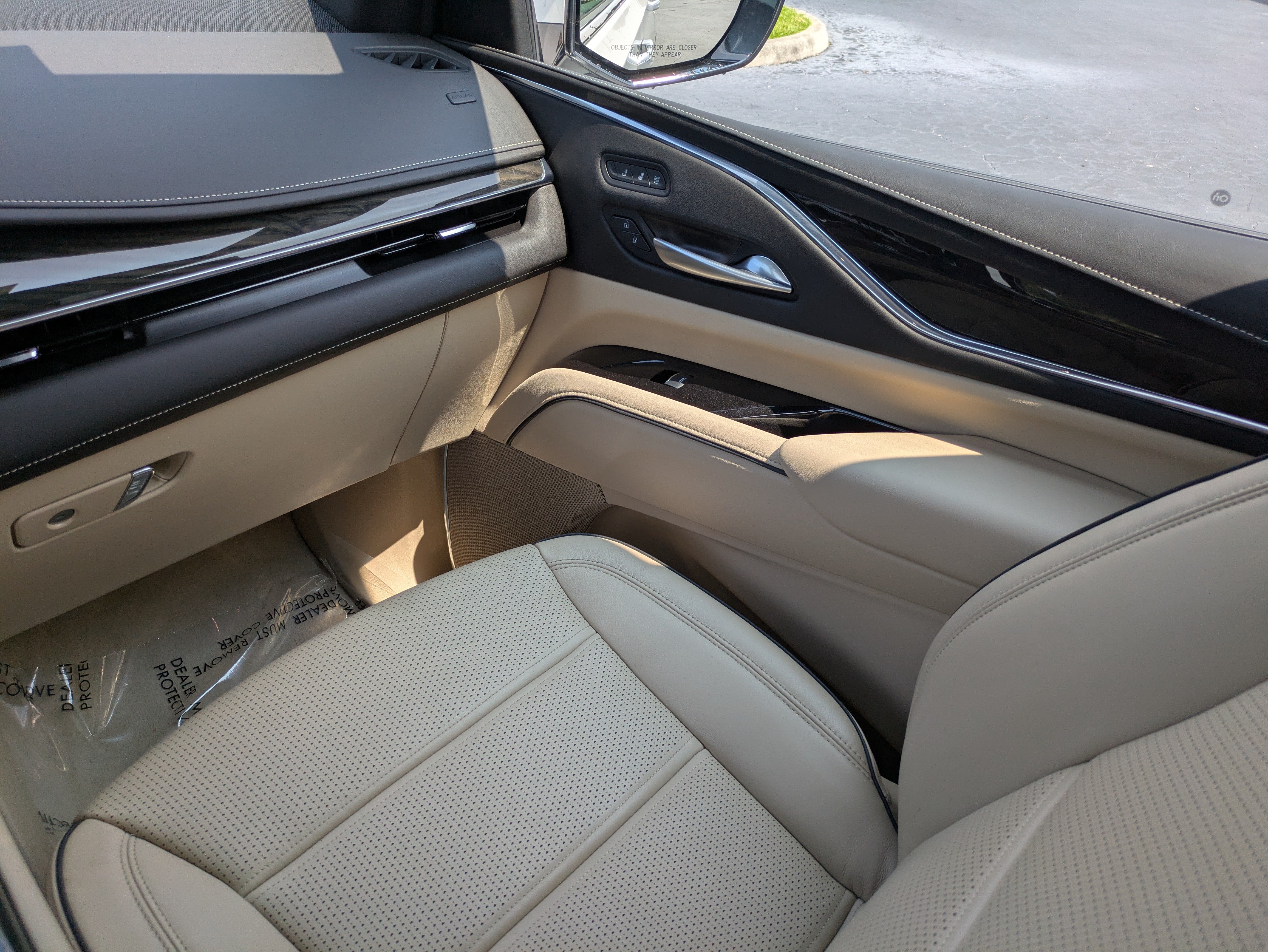 Certified 2024 Cadillac Escalade Premium Luxury w/ Performance Package AWD/4WD image 15