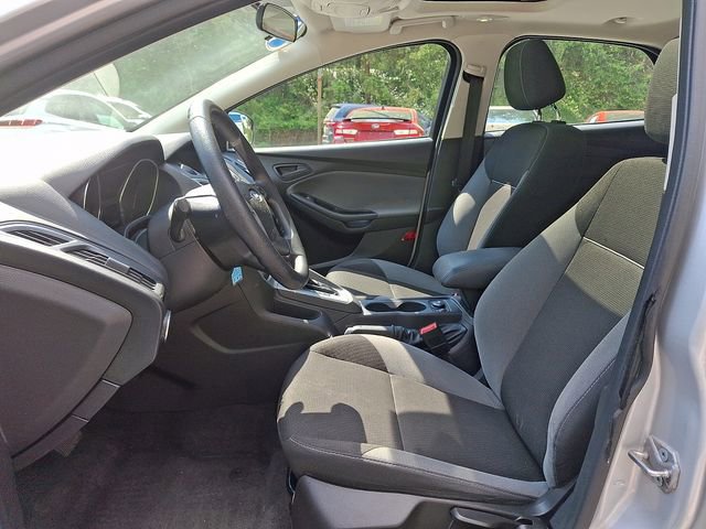 Used 2012 Ford Focus SE w/ SE Winter Pkg FWD image 19