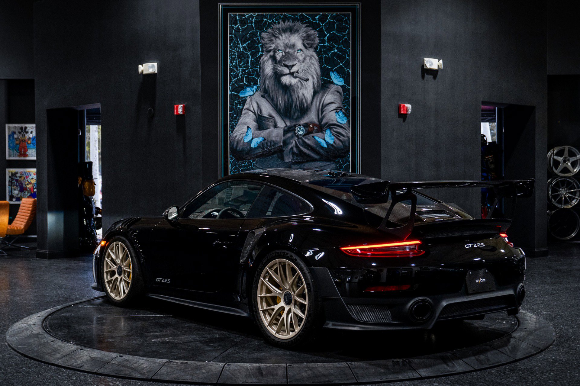 Used 2018 Porsche 911 GT2 RS image 3