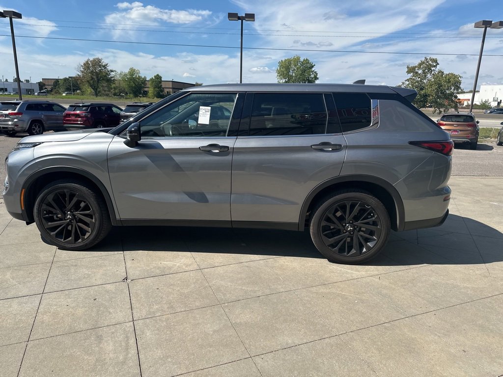 Used 2024 Mitsubishi Outlander SE image 10