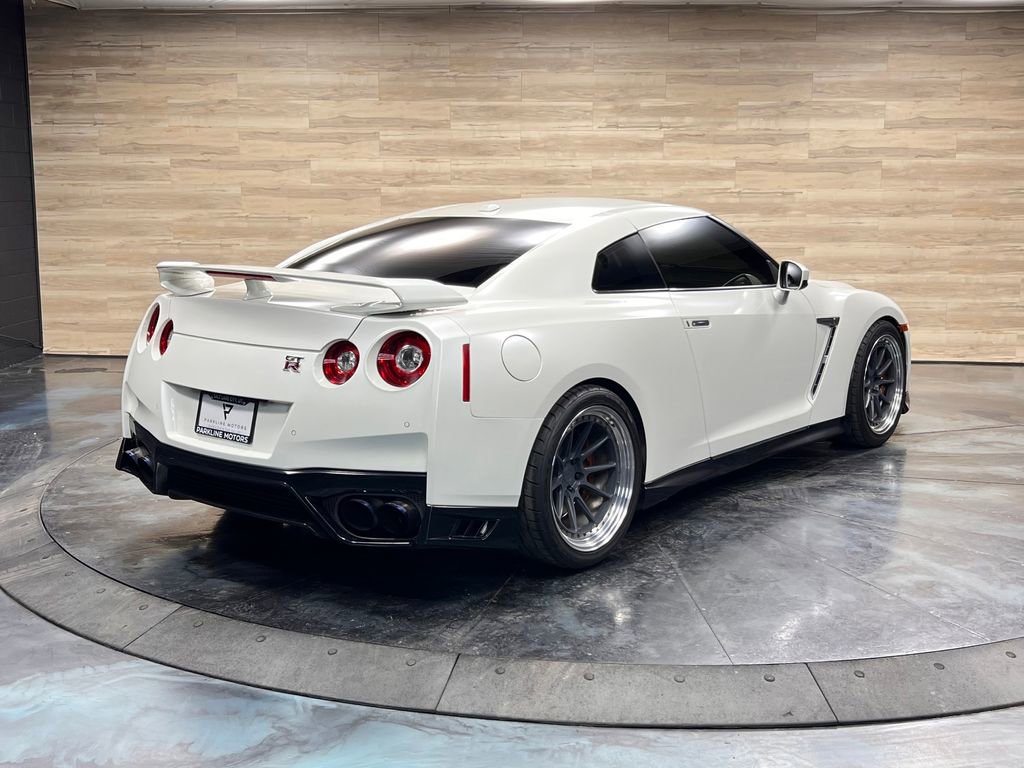 Used 2020 Nissan GT-R Premium w/ Premium Interior Package image 24