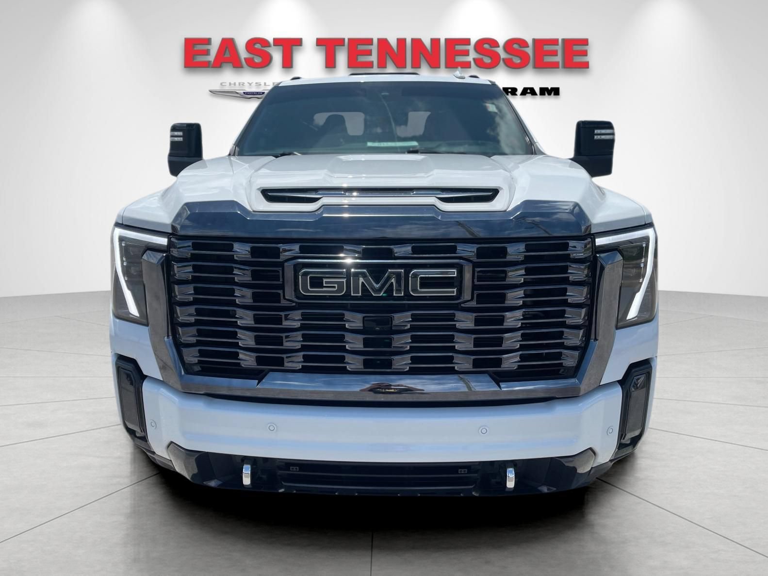 Used 2024 GMC Sierra 3500 Denali Ultimate AWD/4WD image 9