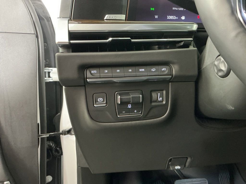 Used 2025 Cadillac Escalade Sport Platinum w/ LPO, ONYX Package image 17