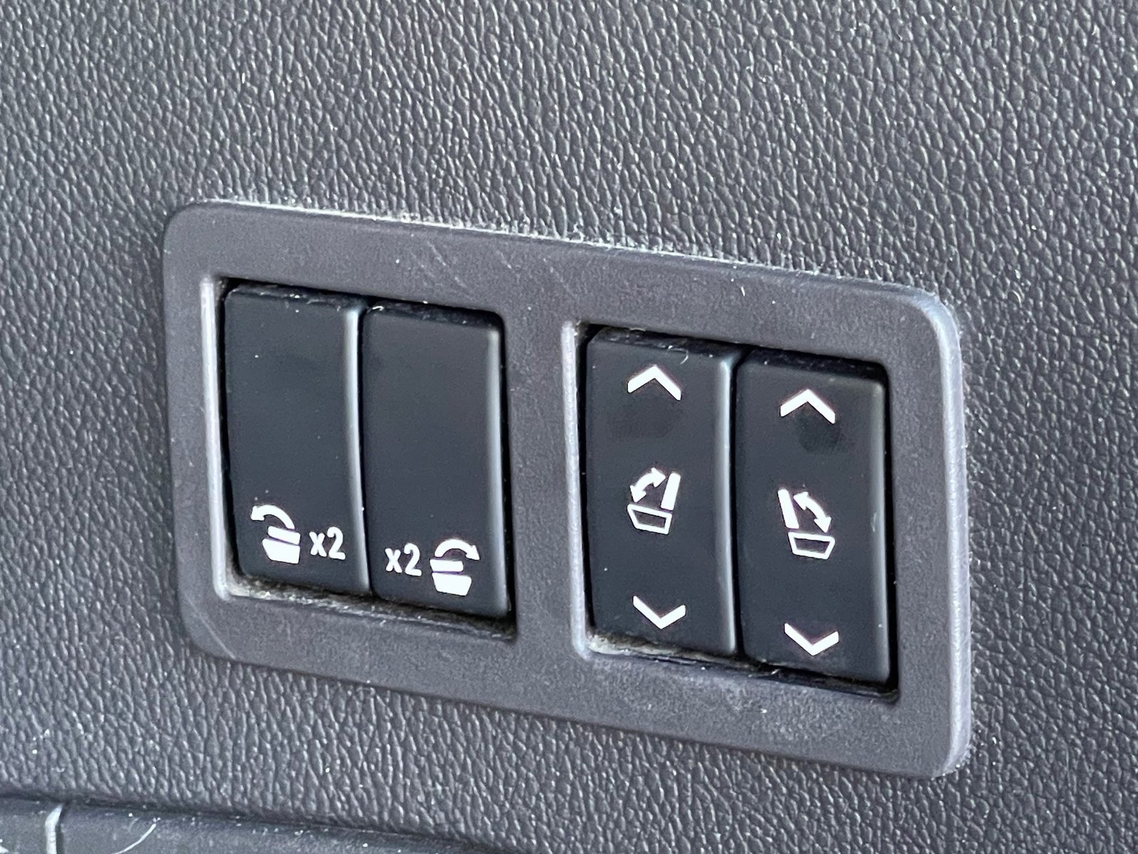 Used 2017 Cadillac Escalade Premium Luxury image 33