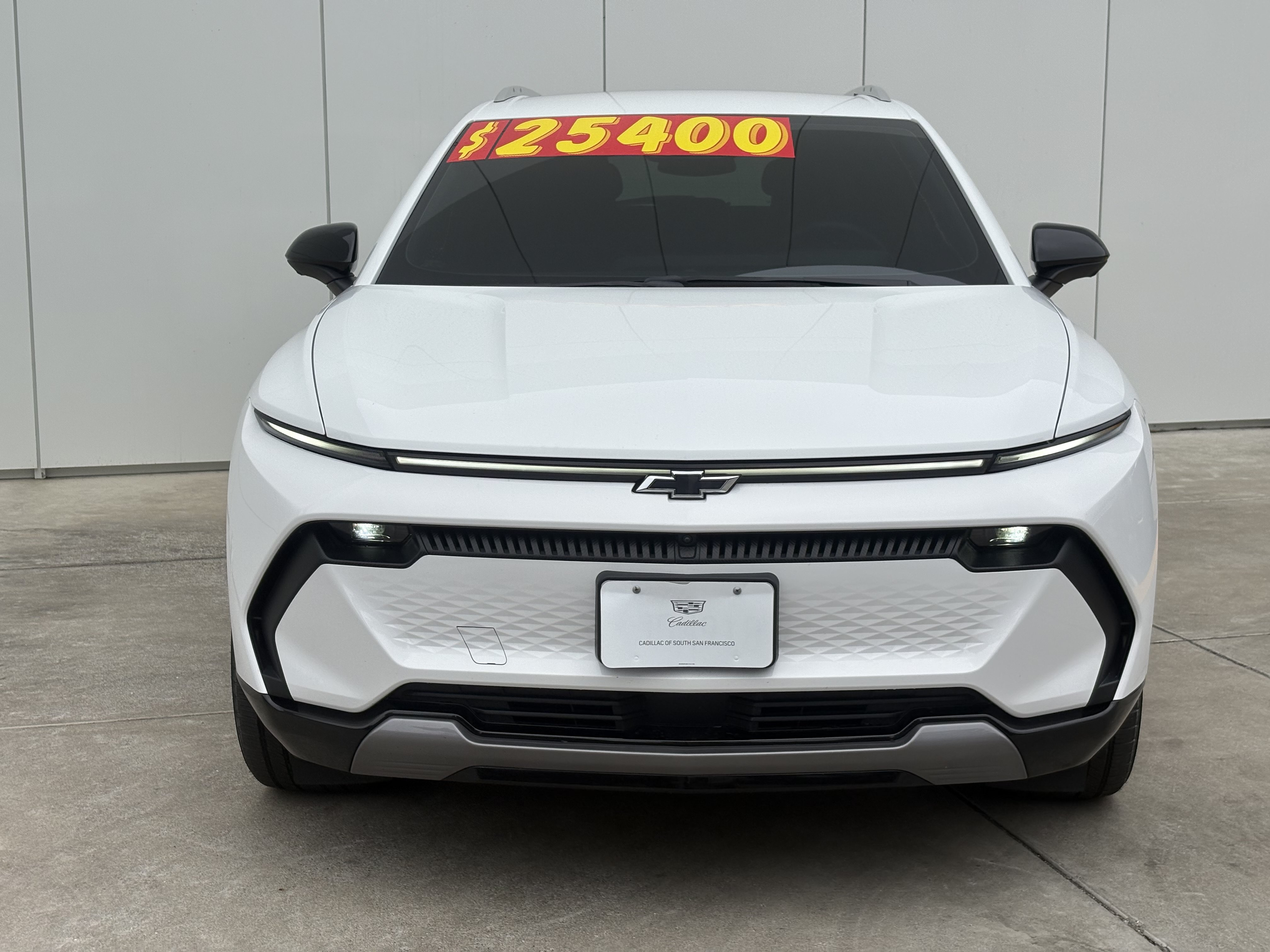 Used 2024 Chevrolet Equinox EV LT w/ LPO, Blackout Package FWD image 3