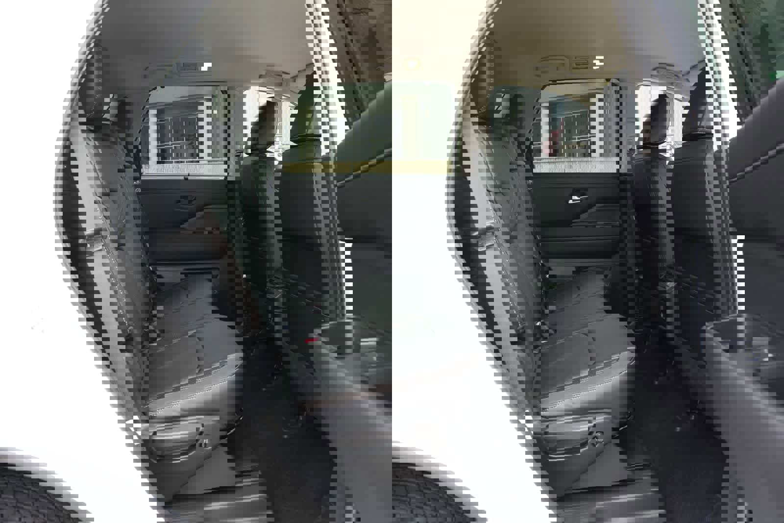 Used 2025 Nissan Pathfinder SL image 21