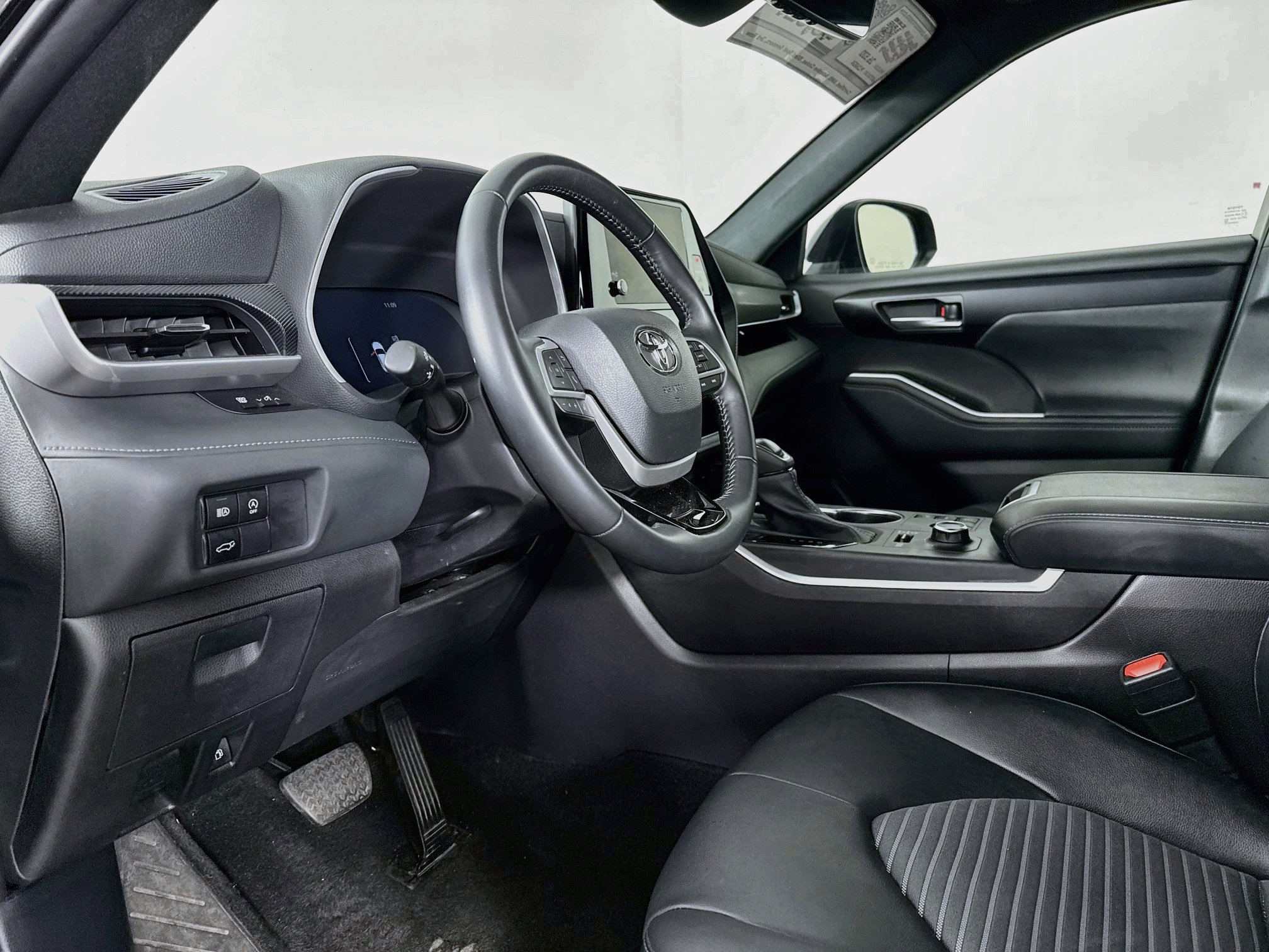 Certified 2025 Toyota Highlander XSE AWD/4WD image 9