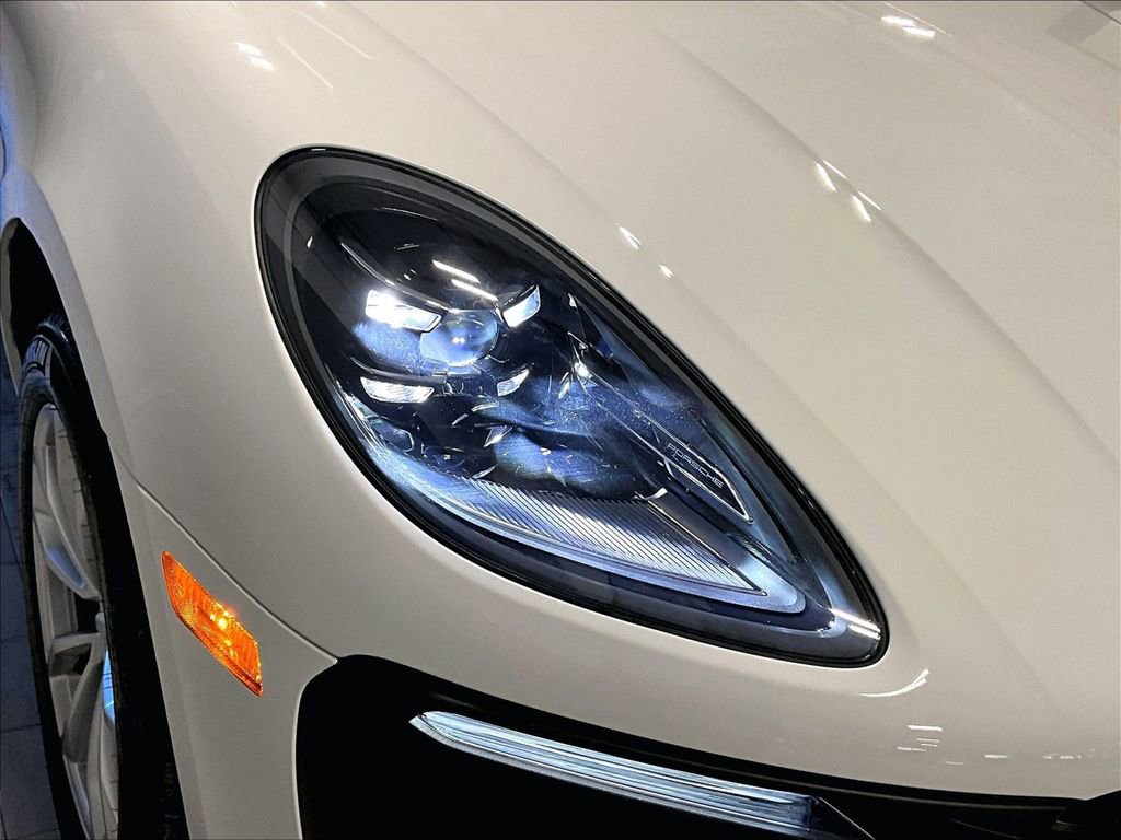 Used 2025 Porsche Macan AWD/4WD image 30