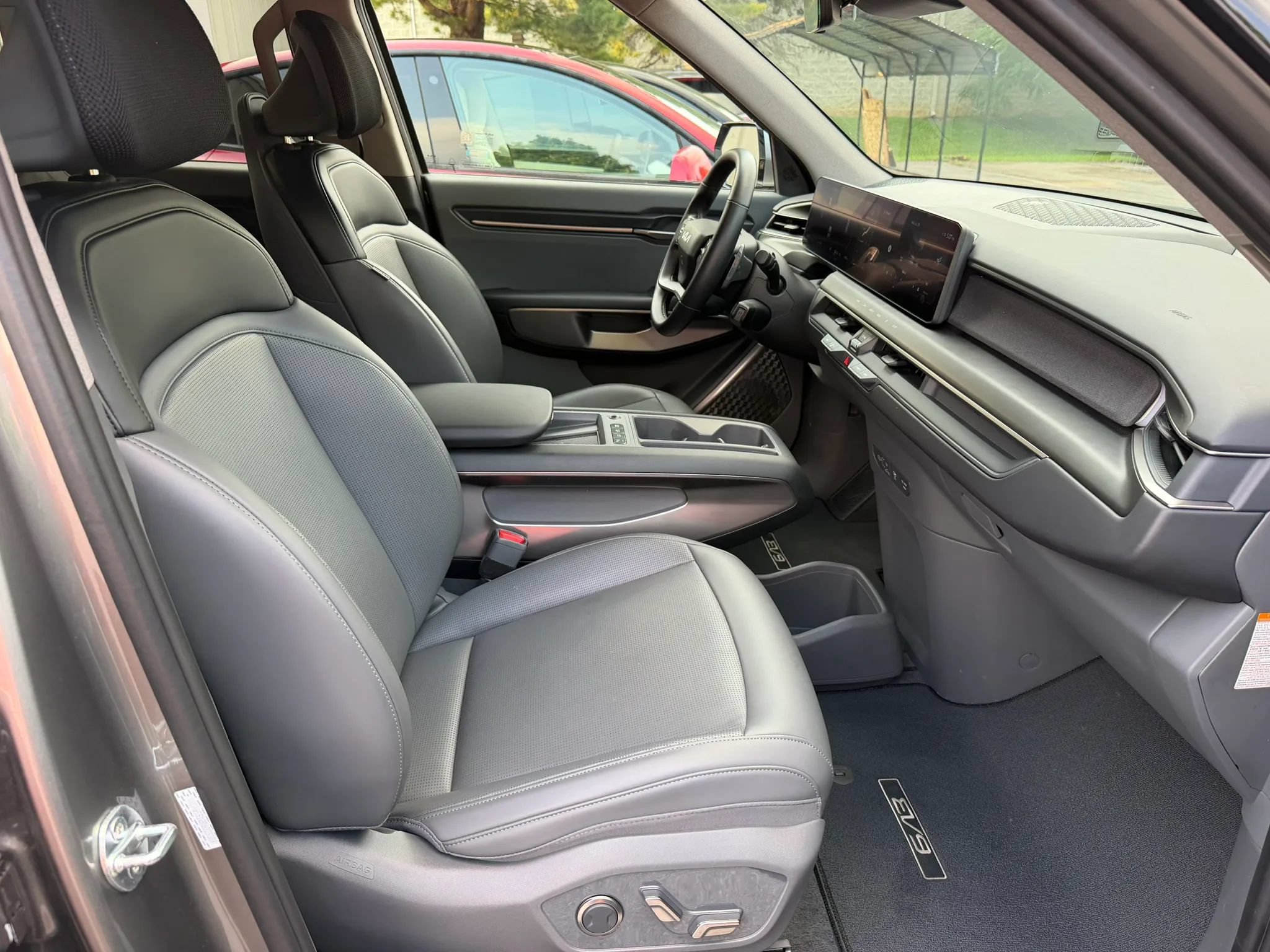 Used 2024 Kia EV9 Light Long Range RWD image 24