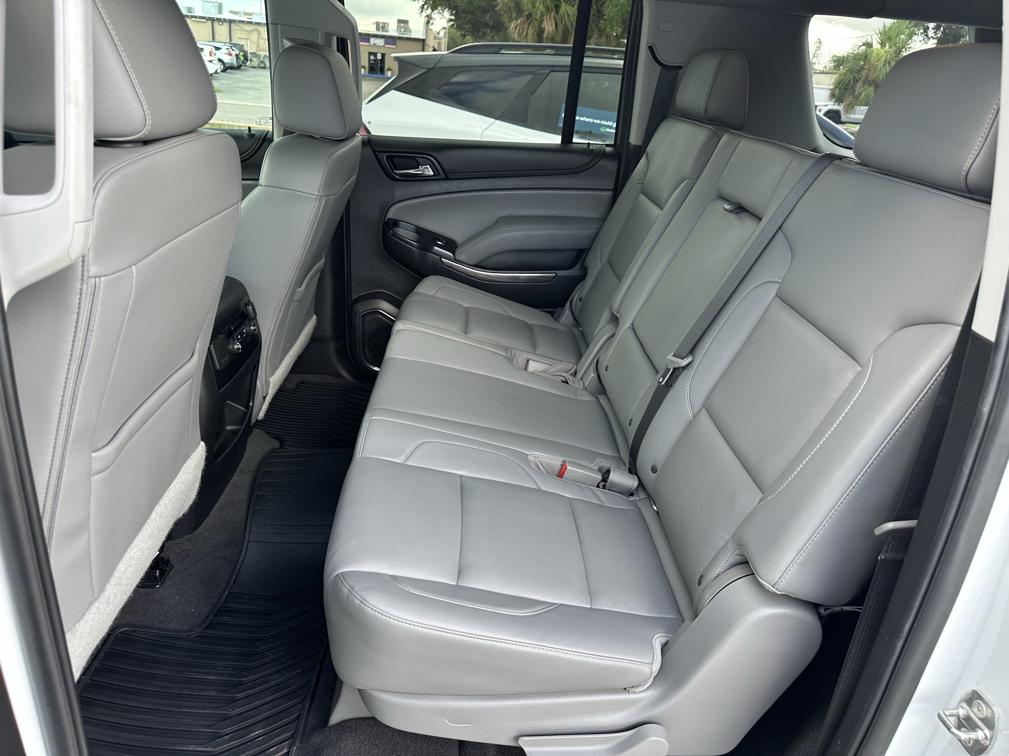 Certified 2019 Chevrolet Suburban LT RWD image 18