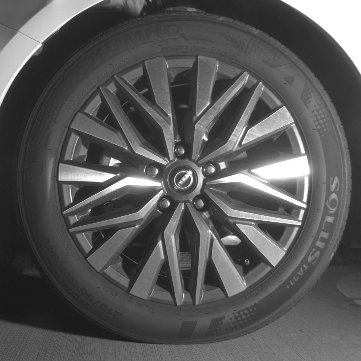 Used 2025 Nissan Altima 2.5 SV FWD image 12