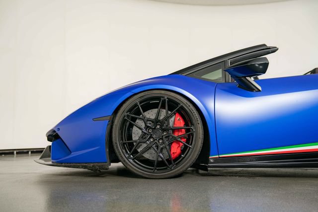 Used 2019 Lamborghini Huracan Performante AWD/4WD image 12