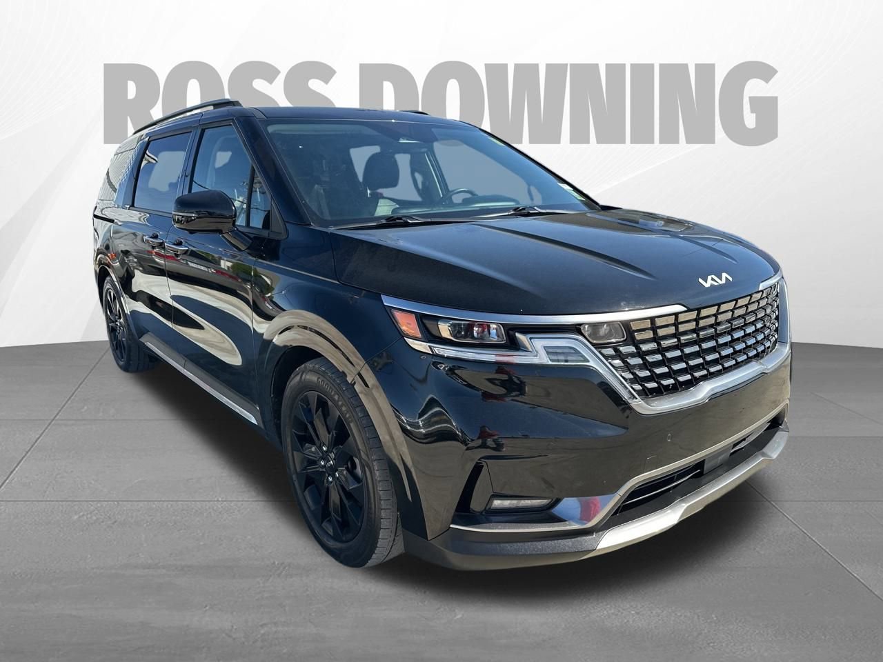 Used 2024 Kia Carnival SX Prestige image 3