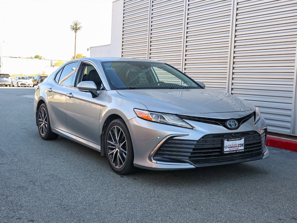 Used 2022 Toyota Camry XLE image 2