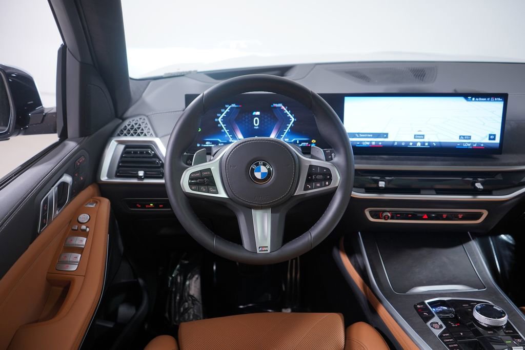 Used 2025 BMW X7 xDrive40i w/ M Sport Package image 12