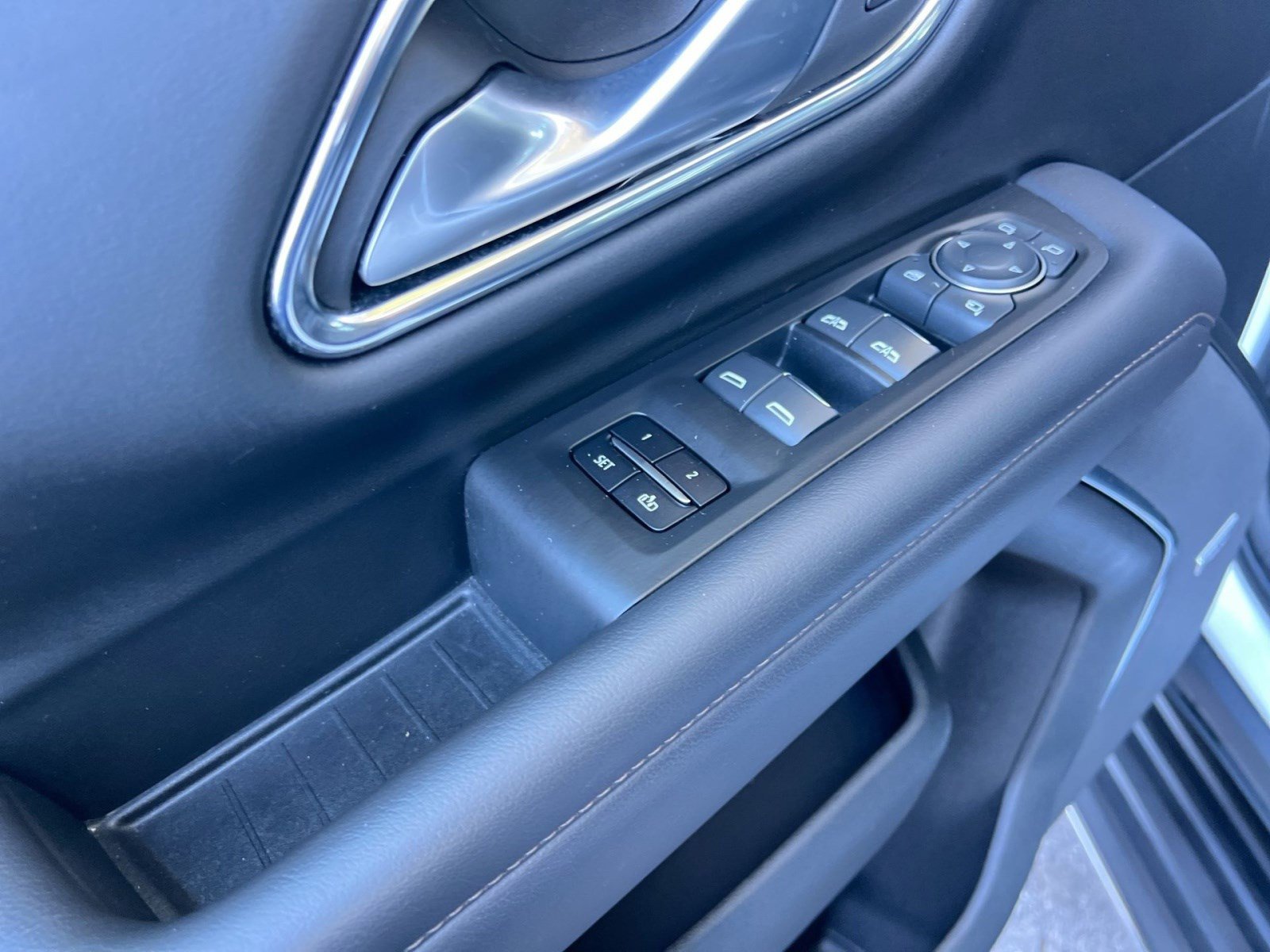 Used 2022 Chevrolet Tahoe High Country image 14