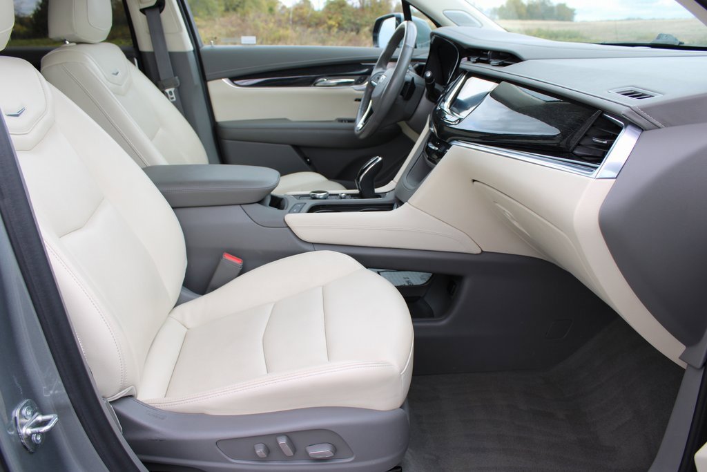 Used 2023 Cadillac XT6 Premium Luxury image 19