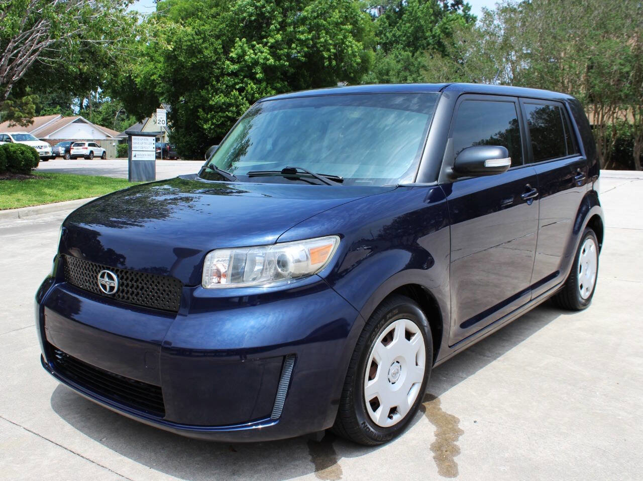 Used 2008 Scion xB FWD image 2