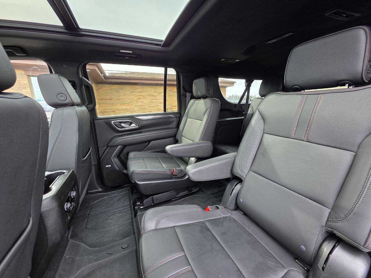 Used 2023 Chevrolet Suburban RST w/ Luxury Package AWD/4WD image 32