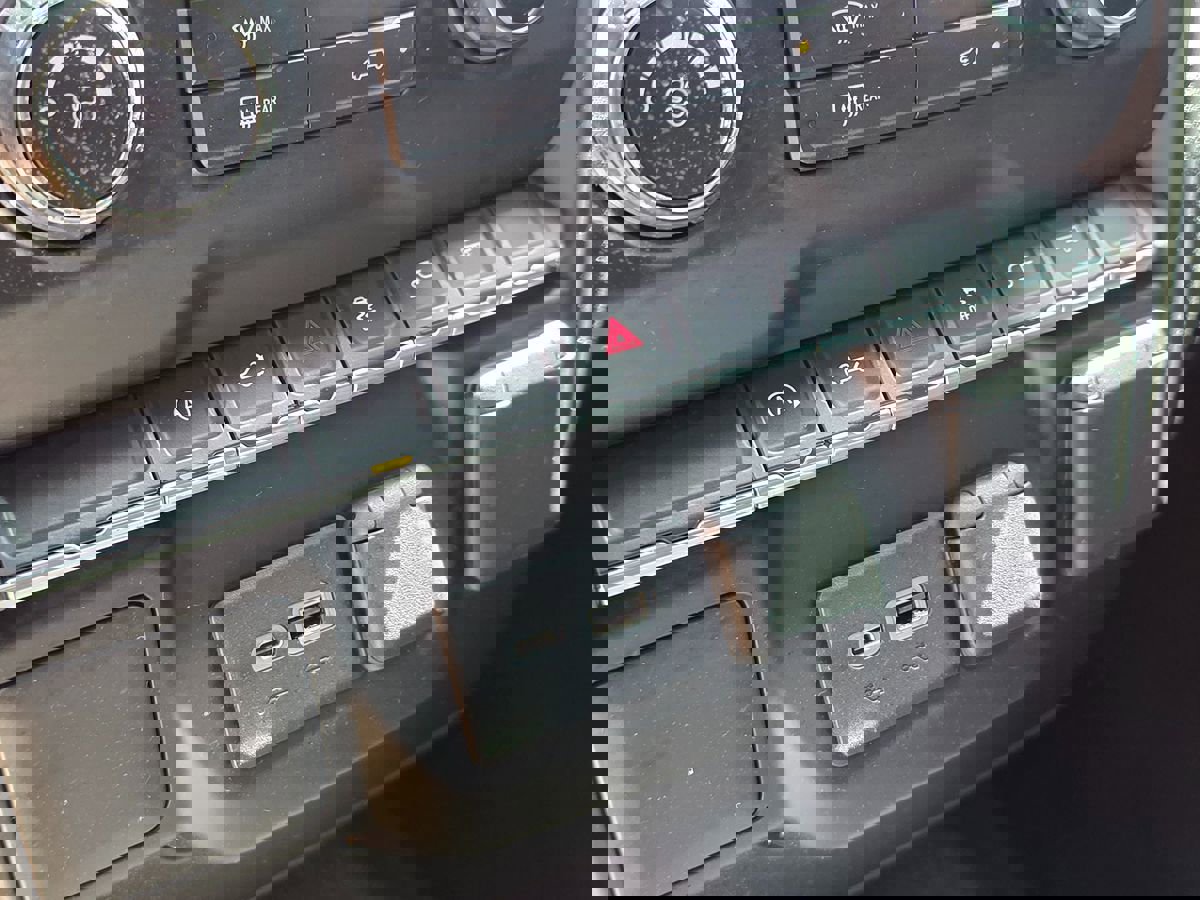 Used 2021 Chevrolet Silverado 1500 Custom image 35