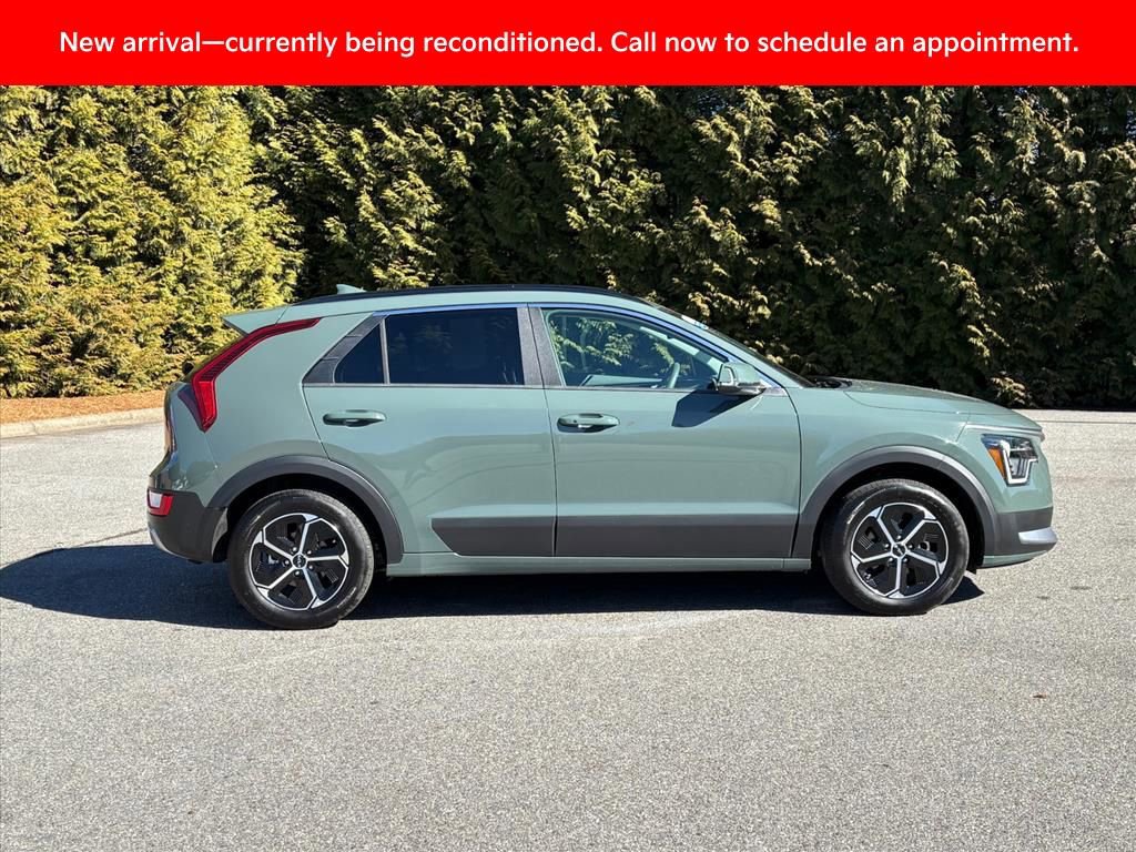 Used 2025 Kia Niro EX image 6