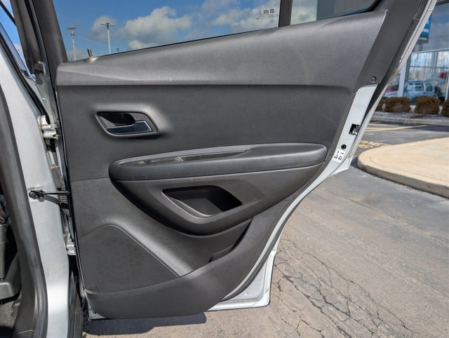 Used 2022 Chevrolet Trax LT w/ LT Convenience Package image 18