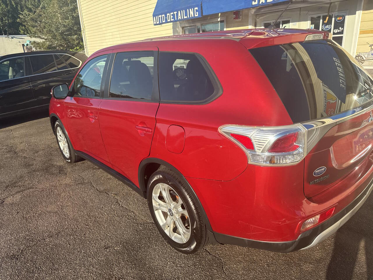 Used 2015 Mitsubishi Outlander SE image 18