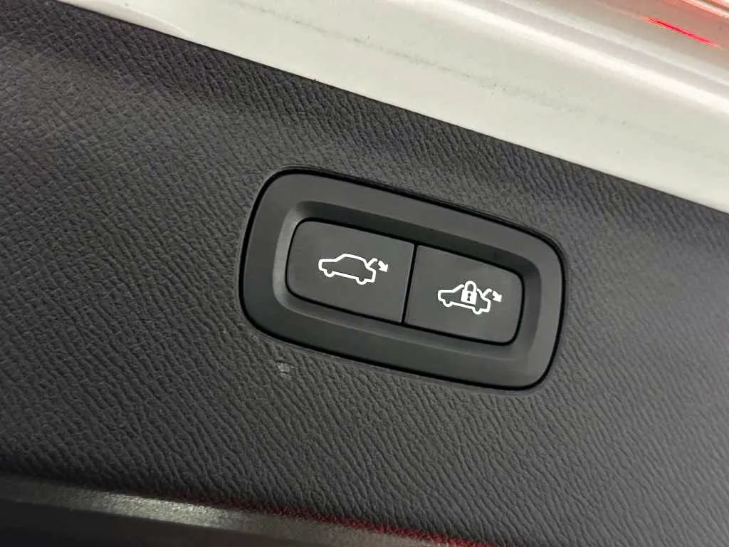 Used 2023 Volvo XC90 B6 Plus AWD/4WD image 39