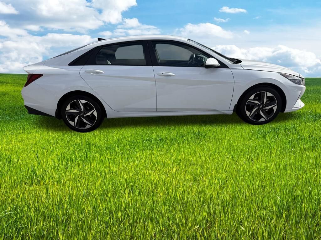 Used 2023 Hyundai Elantra SEL w/ Convenience Package image 4