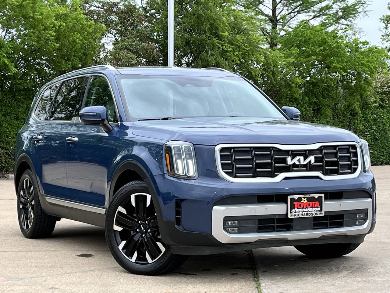 Used 2023 Kia Telluride SX AWD/4WD image 2