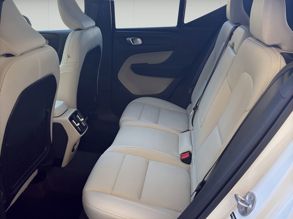 New 2026 Volvo XC40 B5 Plus w/ Protection Package Premier AWD/4WD image 26