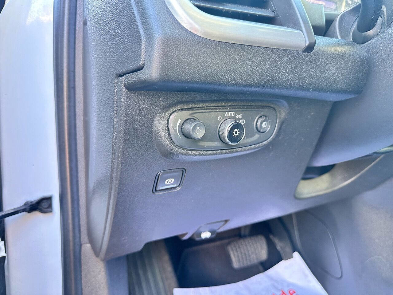 Used 2020 GMC Terrain SLT w/ Preferred Package image 10