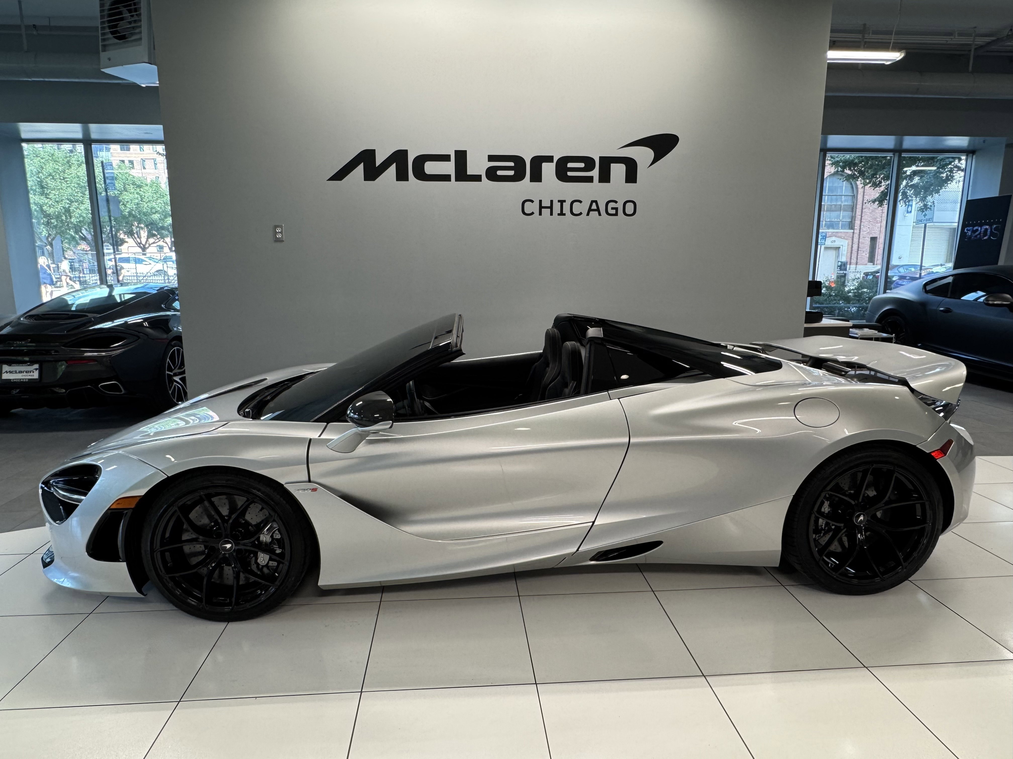 Used 2022 McLaren 720S Performance image 2